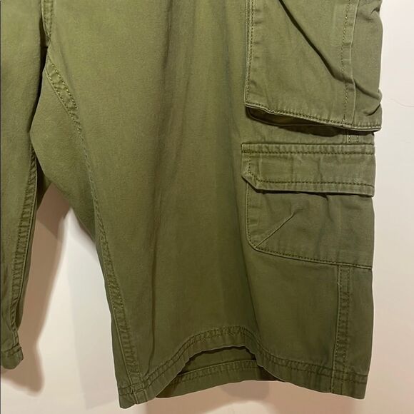 Olive Green Cargo Shorts with Durable Fabric - Picture 3 of 9